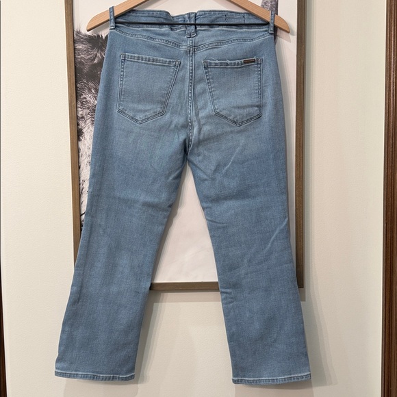 White House Black Market High Rise Kick Flare Everyday Soft Jeans 👖 - Picture 5 of 12